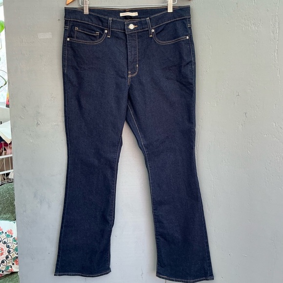 Levi's Blue Boot Cut Jeans Iconic Style - Picture 3 of 13